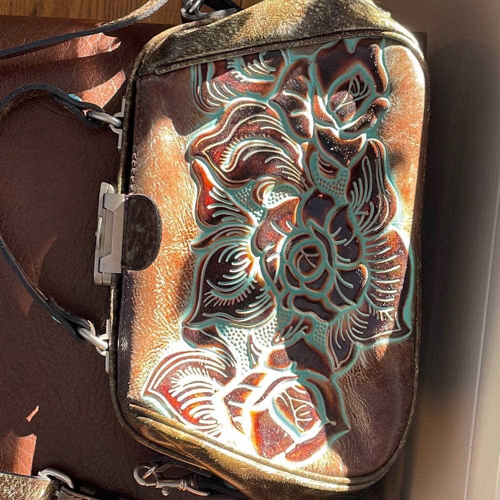 GORGEOUS PATRICIA NASH GRACCHI HAND BAG (DROP 5”) W/CROSSBODY STRAP (26” DROP)